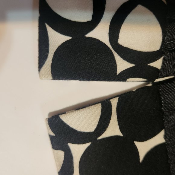 INC International Concepts - Cream/Black Geometric STRETCH Capri Pants - Size 6 - Picture 7 of 8